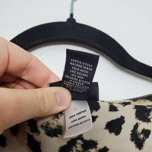 Torrid Womens Top Size 1X Animal Print Mob Wife Long Sleeve Pockets V-Neck - Picture 4 of 7